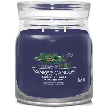 Lakefront Lodge Signature Candle ( chata pri jazere ) - Vonná sviečka
